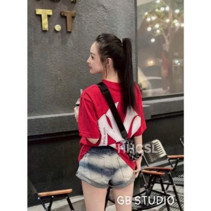 Ảnh của Áo phông đỏ chữ NY to