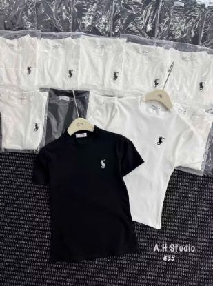 Ảnh của Set 2 áo đen trắng thêu ngựa
