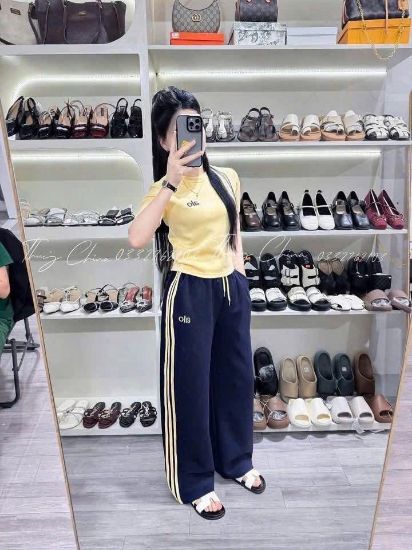 Ảnh của Set áo vàng alo quần suông màu đen