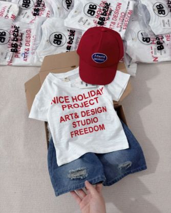 Ảnh của Set áo chữ quần jean kèm mũ