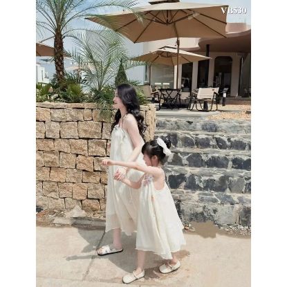 Ảnh của Váy tơ 2S đính hoa của mẹ