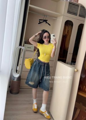 Ảnh của Set áo díp vàng mix quần jean rách