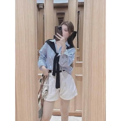 Ảnh của Set áo sơ mi kẻ mix quần sooc kèm đai và khăn