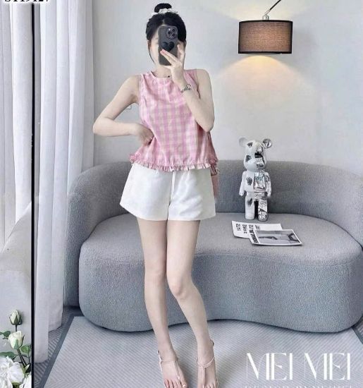 Ảnh của Set áo kẻ hồng khuy lưng mix quần sooc