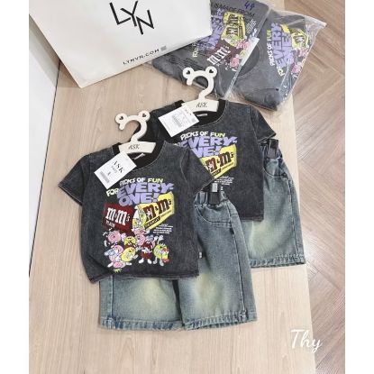 Ảnh của Set áo chữ M&M mix quần jean